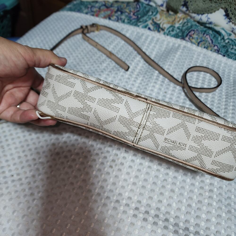 MICHAEL KORS GUC LORA CROSSBODY BAG WITH TASSEL - Picture 4 of 8